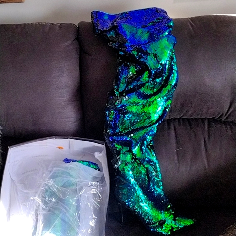 color greenish/blue